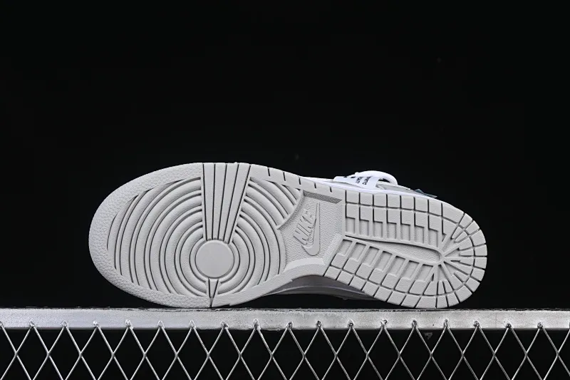 All categories Nk SB Dunk Series Nk SB Dunk Low High-end customized low-top sneakers Nike SB Dunk Low Gray and white straps low-top casual sneakers HF0730-160